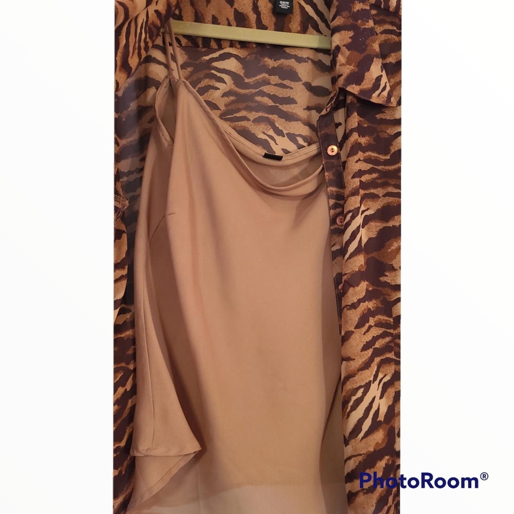 Norton/McNorton Woman's Plus size Animal print  Button down blouse with tank - Picture 4 of 5